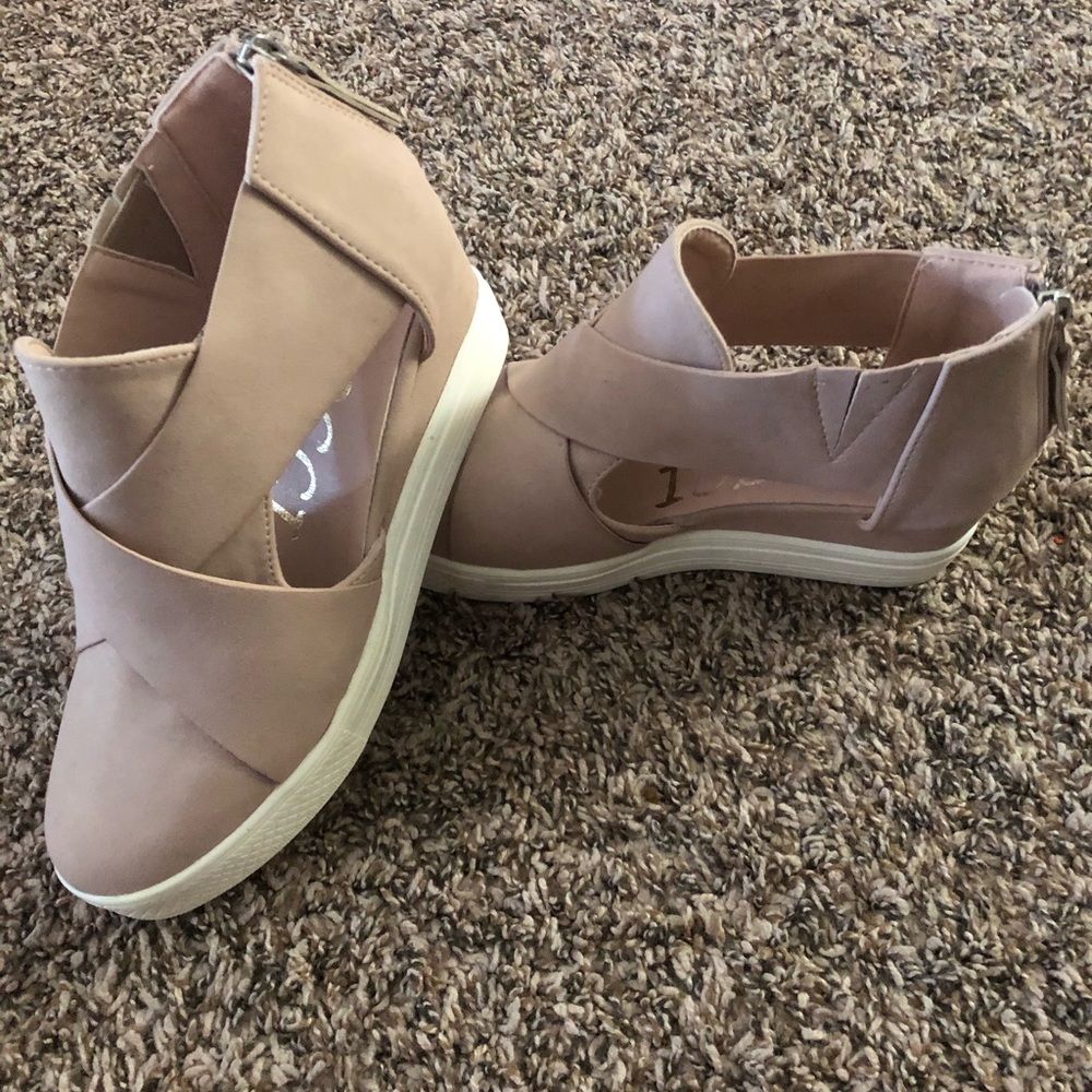 Blush shoes with cutouts